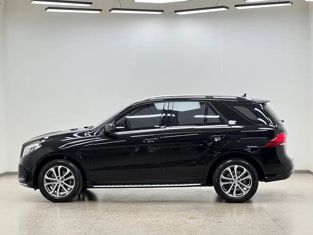Mercedes-Benz GLE (Import) — миниатюра 31