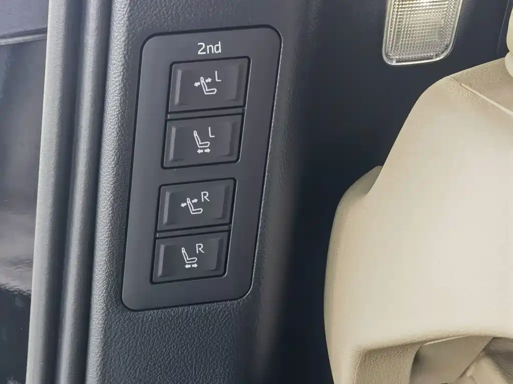 Toyota Alphard — миниатюра 15