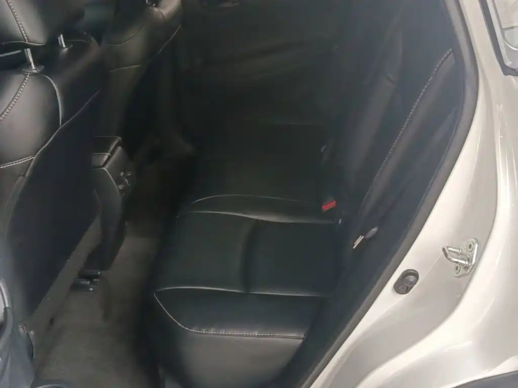Toyota Corolla Cross — миниатюра 17