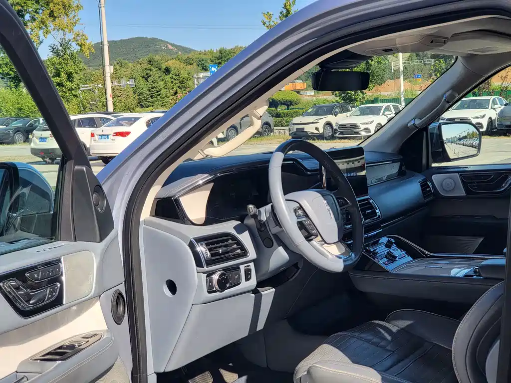 Lincoln Navigator — миниатюра 7