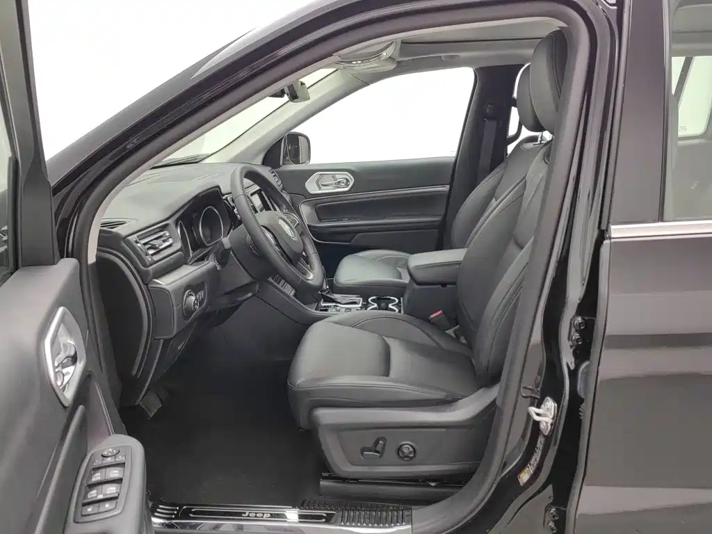Jeep Grand Commander — миниатюра 10