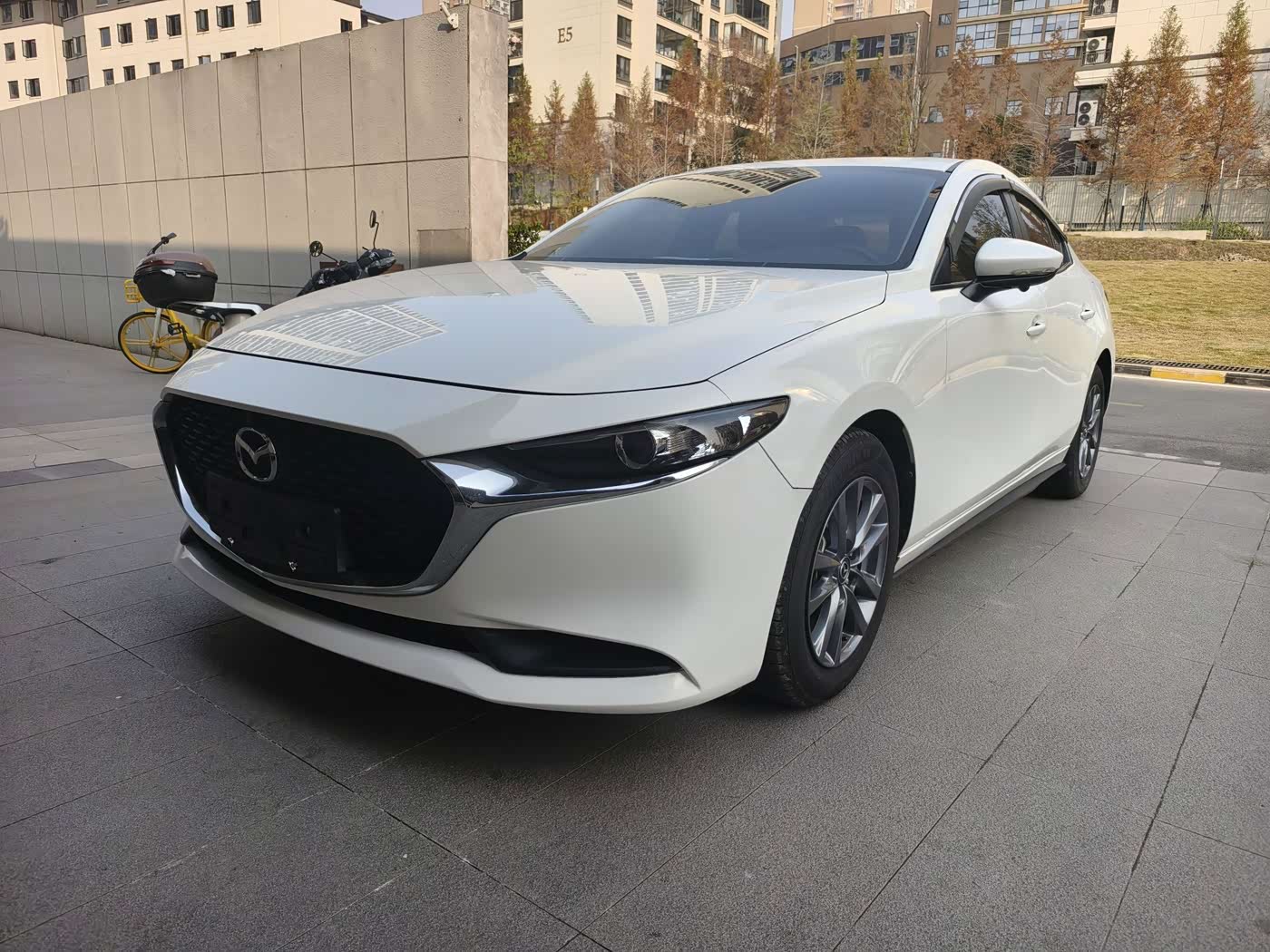 Mazda Mazda3 Axela 1.5 л 2021 г. Белый, пробег 50000 км