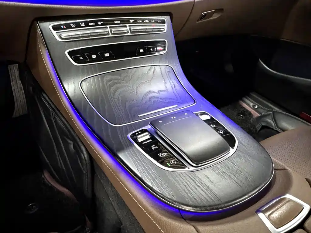 Mercedes-Benz E-Class — миниатюра 16