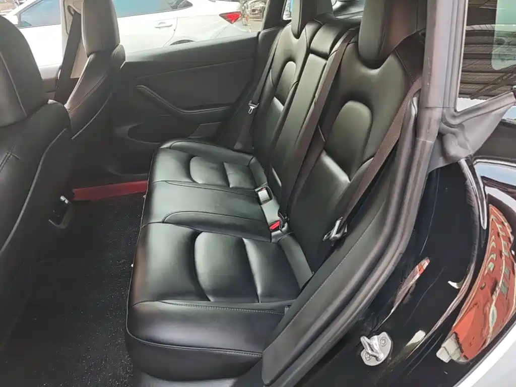 Tesla Model 3 — миниатюра 17