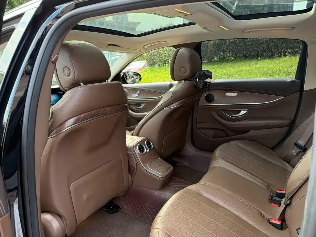 Mercedes-Benz E-Class — миниатюра 11