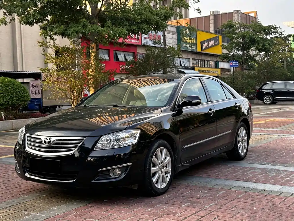 Toyota Camry — миниатюра 3
