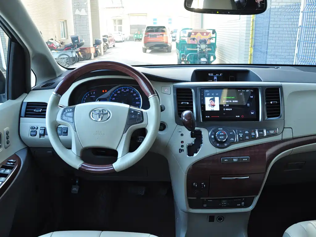 Toyota Sienna 2013 3.5L AT