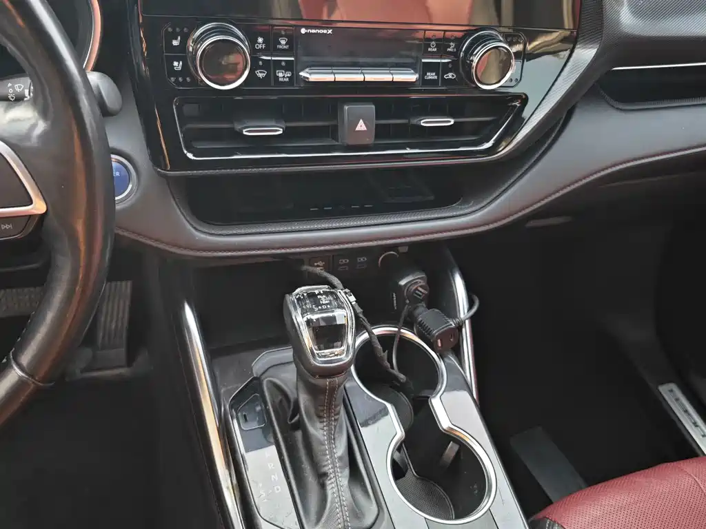 Toyota Crown Kluger — миниатюра 9