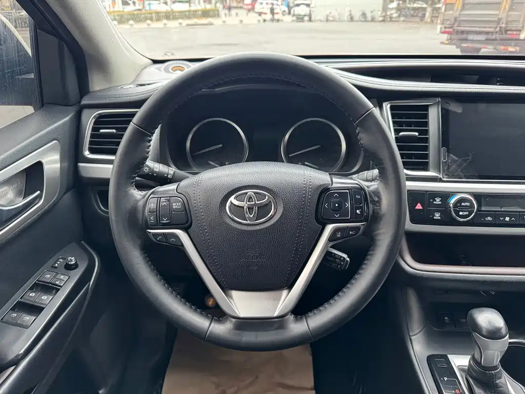 Toyota Highlander — миниатюра 7