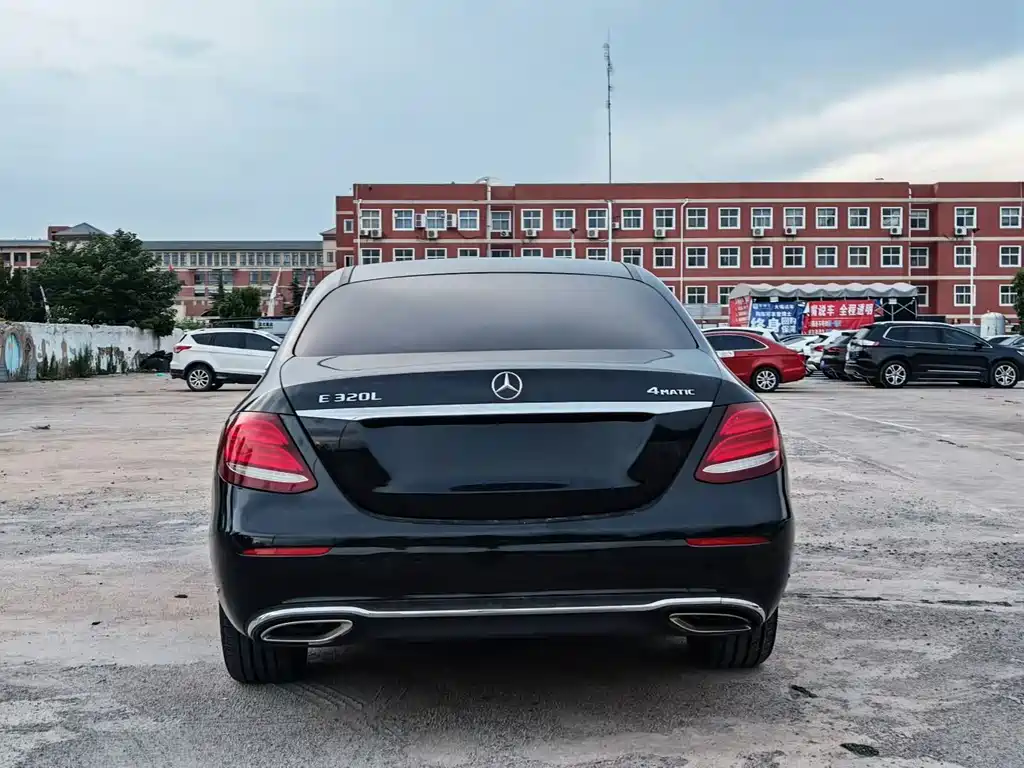Mercedes-Benz E-Class — миниатюра 8