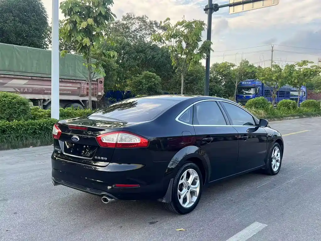 Ford Mondeo — миниатюра 6
