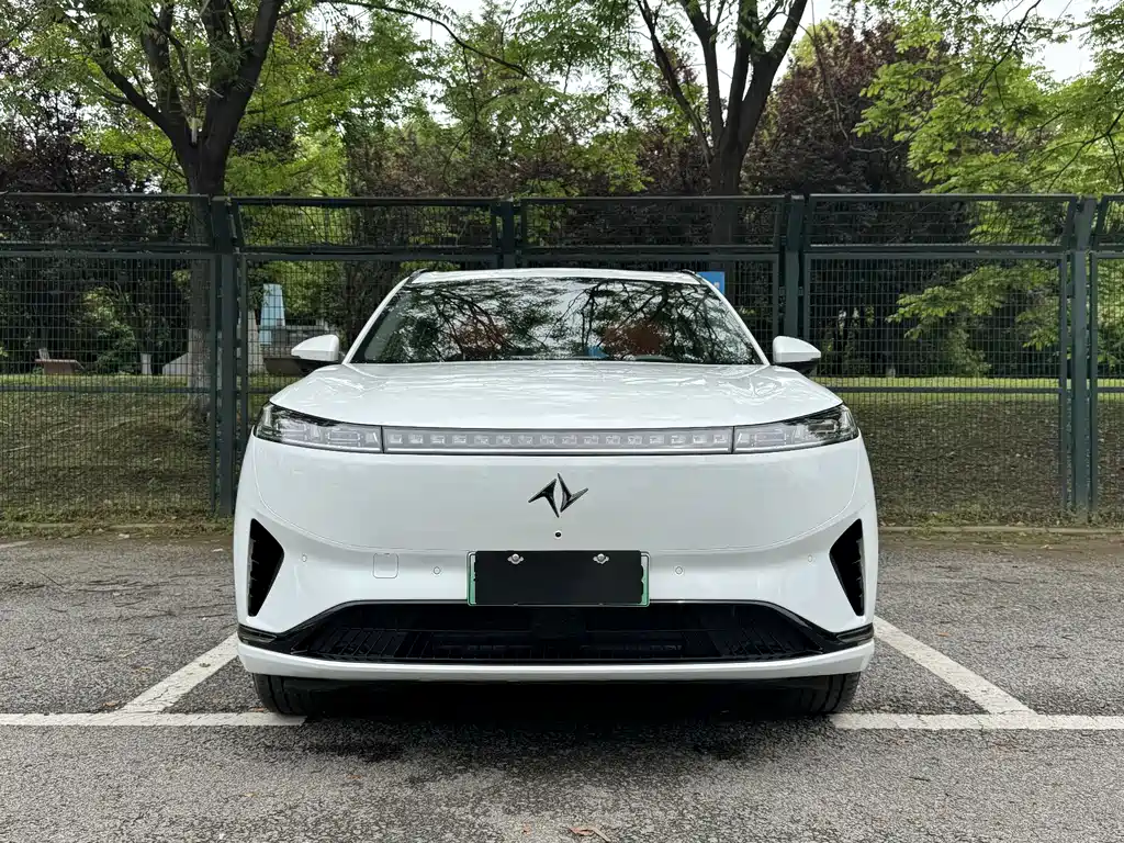 Dongfeng eπ008 2024 210Max 6 мест
