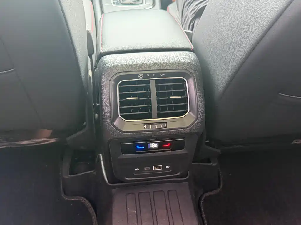 Volkswagen Tiguan L — миниатюра 10