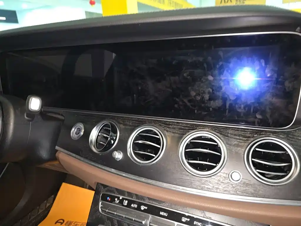 Mercedes-Benz E-Class — миниатюра 13