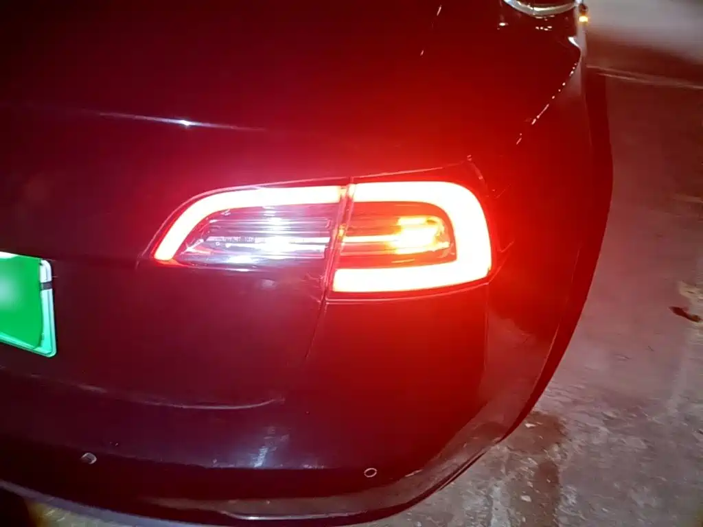 Tesla Model 3 — миниатюра 8