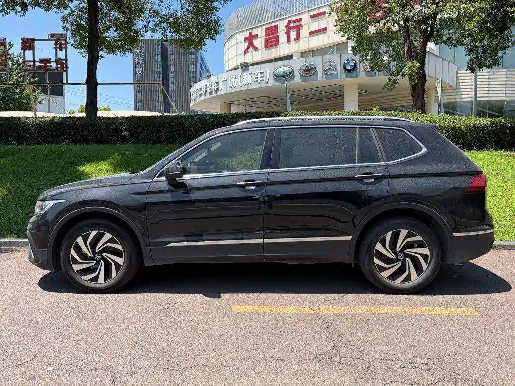 Volkswagen Tiguan L — миниатюра 3