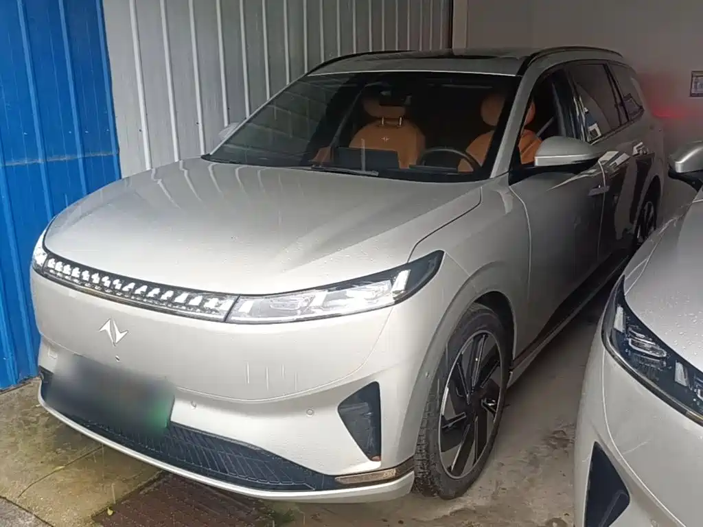 Dongfeng eπ008 2025 210Ultra 5 мест