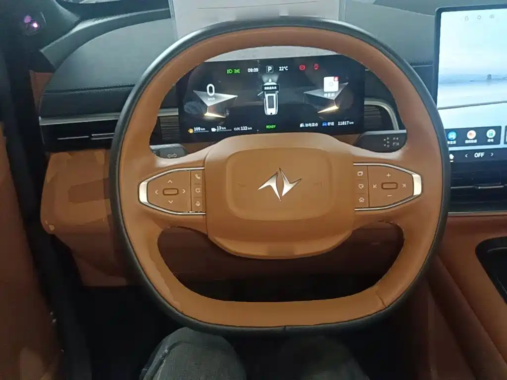 Dongfeng eπ008 2025 210Ultra 5 мест
