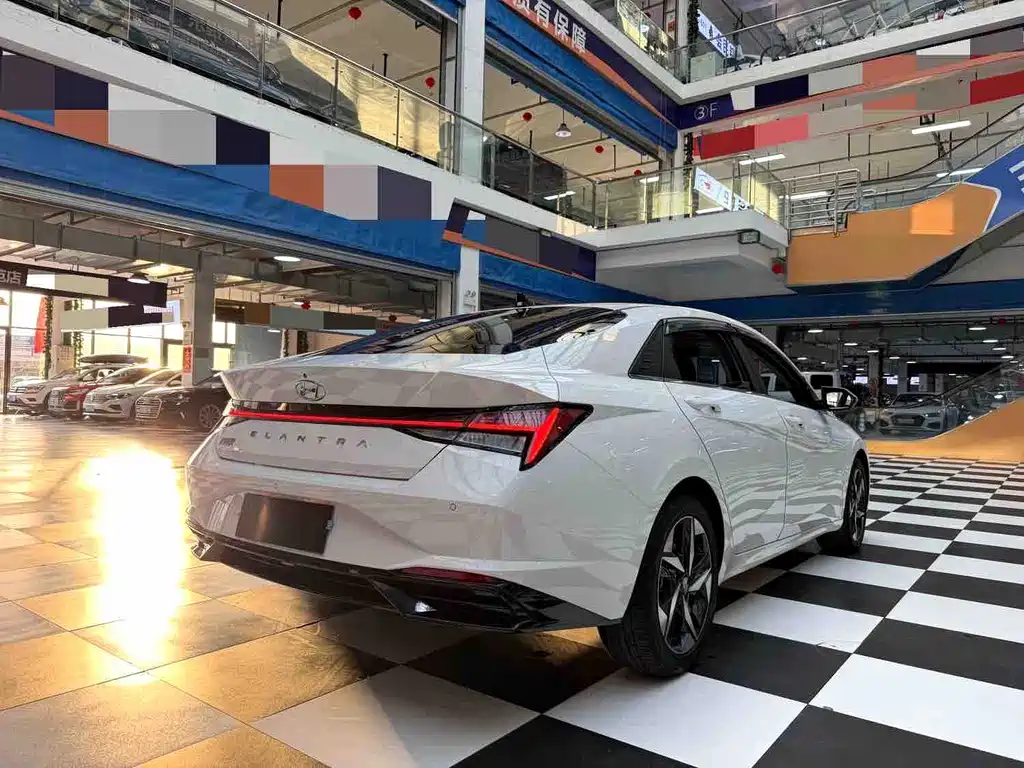 Hyundai Elantra — миниатюра 18