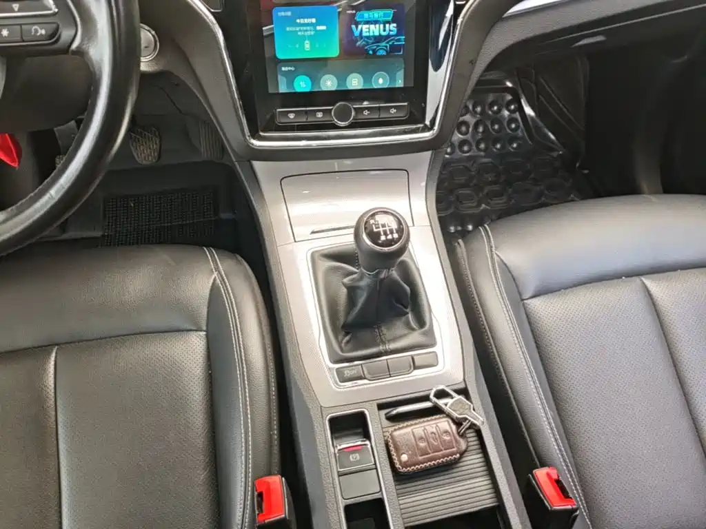 Roewe RX5 — миниатюра 14