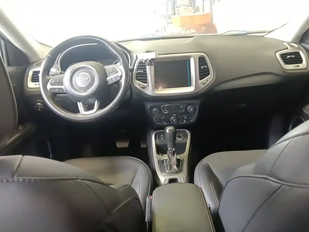 Jeep Compass — миниатюра 10