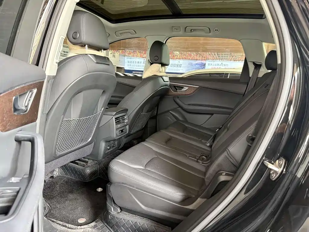 Audi Q7 2023 45 TFSI quattro S line Sport