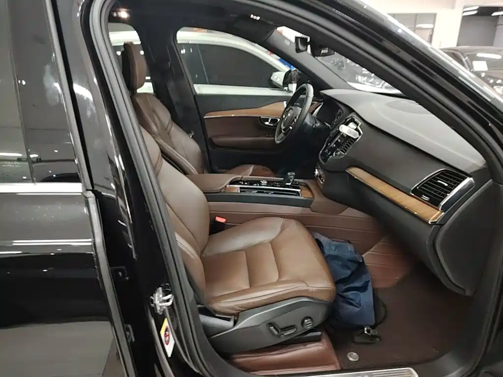 Volvo XC90 — миниатюра 25
