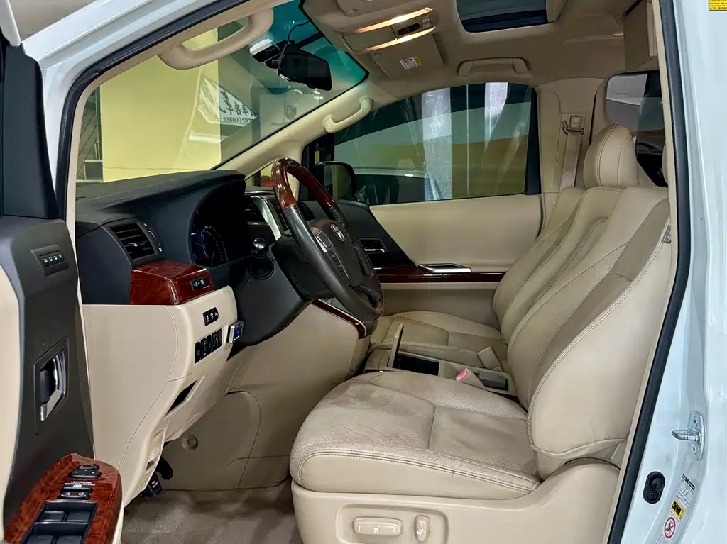 Toyota Alphard — миниатюра 8