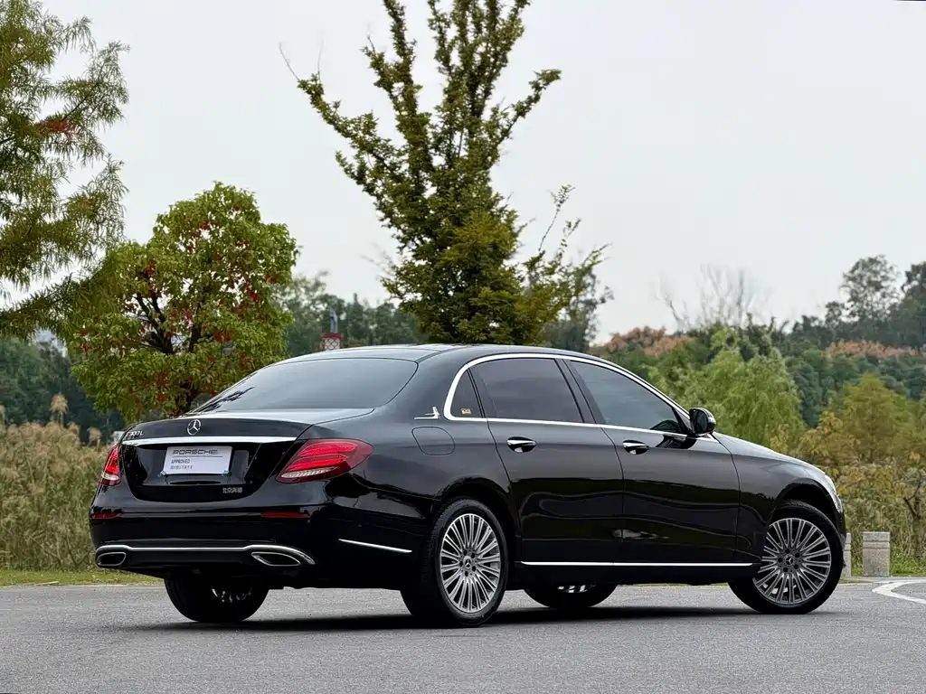 Mercedes-Benz E-Class — миниатюра 5