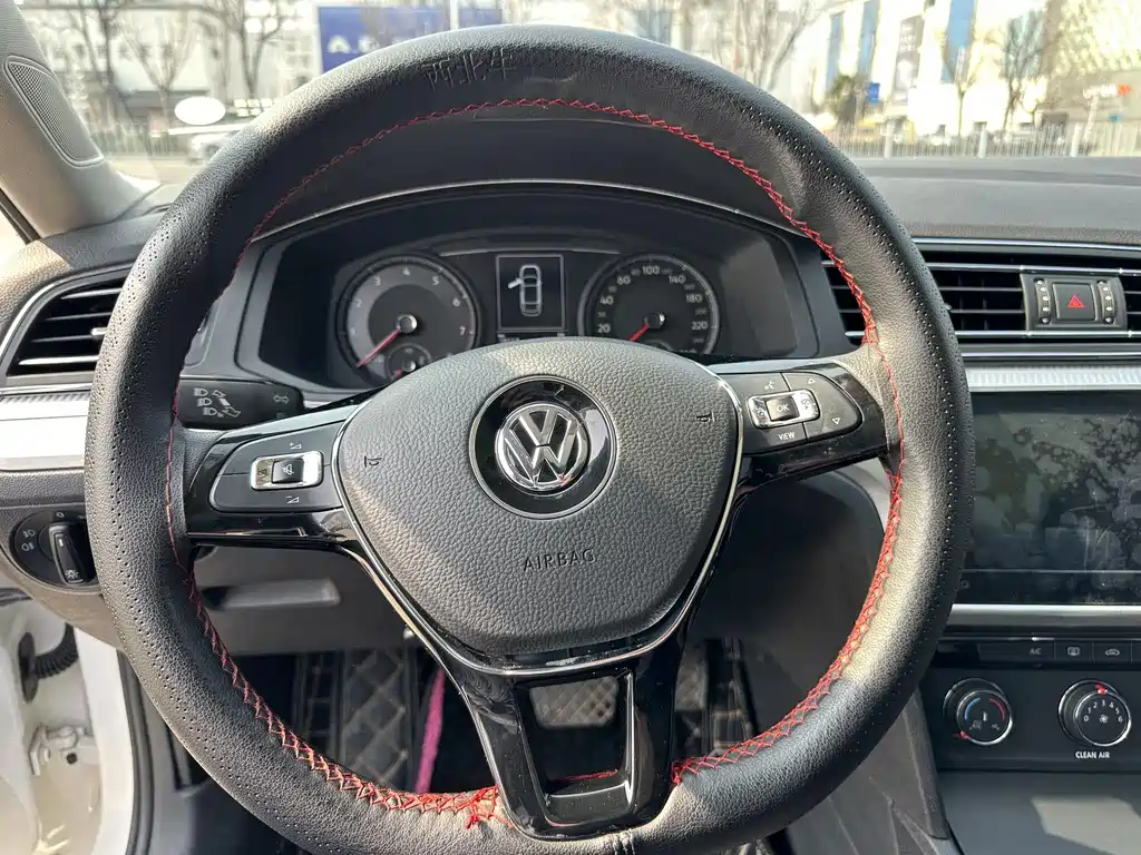 Volkswagen Lamando 2021 230TSI DSG
