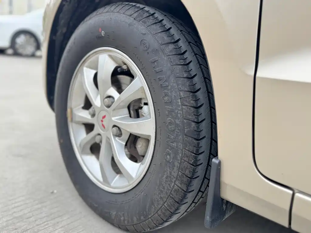 Wuling Hongguang V — миниатюра 10