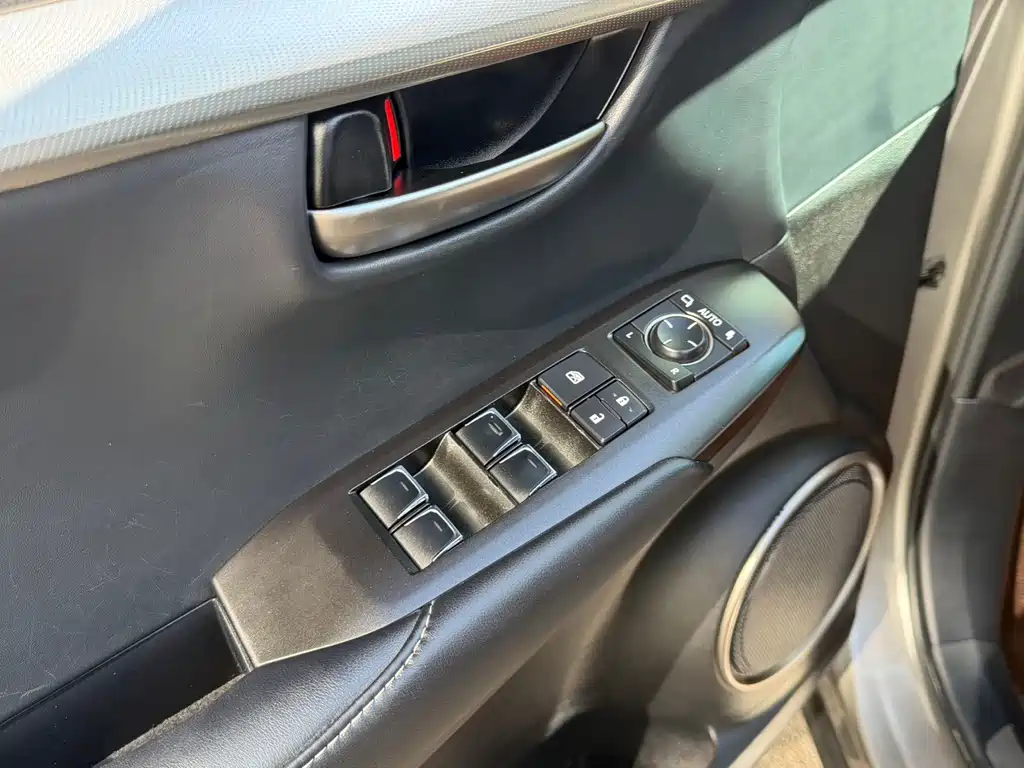 Lexus NX — миниатюра 17