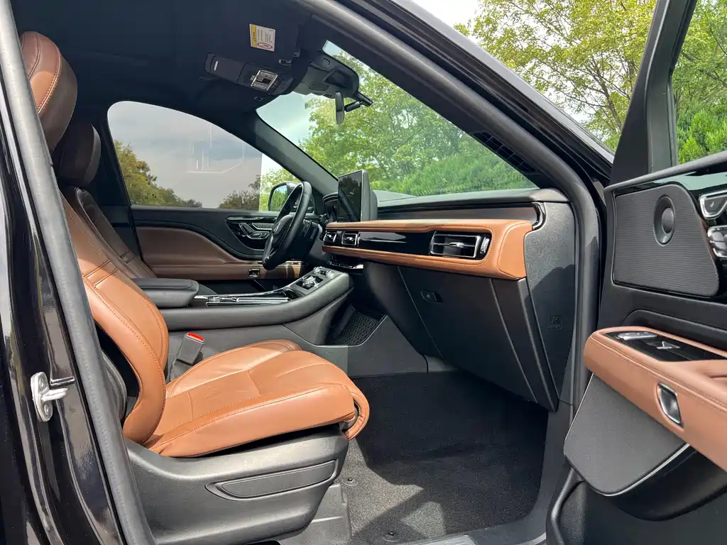 Lincoln Aviator (Import) — миниатюра 24