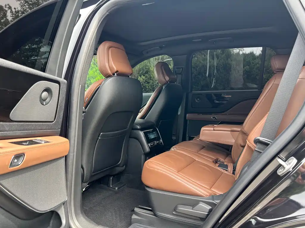 Lincoln Aviator (Import) — миниатюра 18