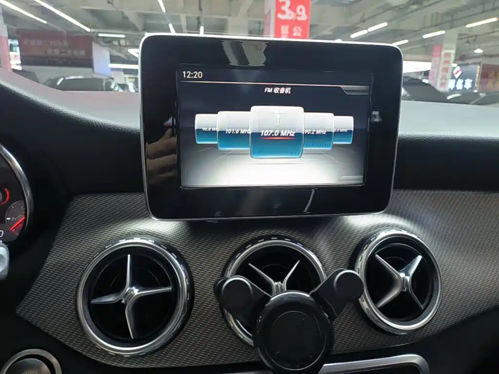Mercedes-Benz GLA — миниатюра 13