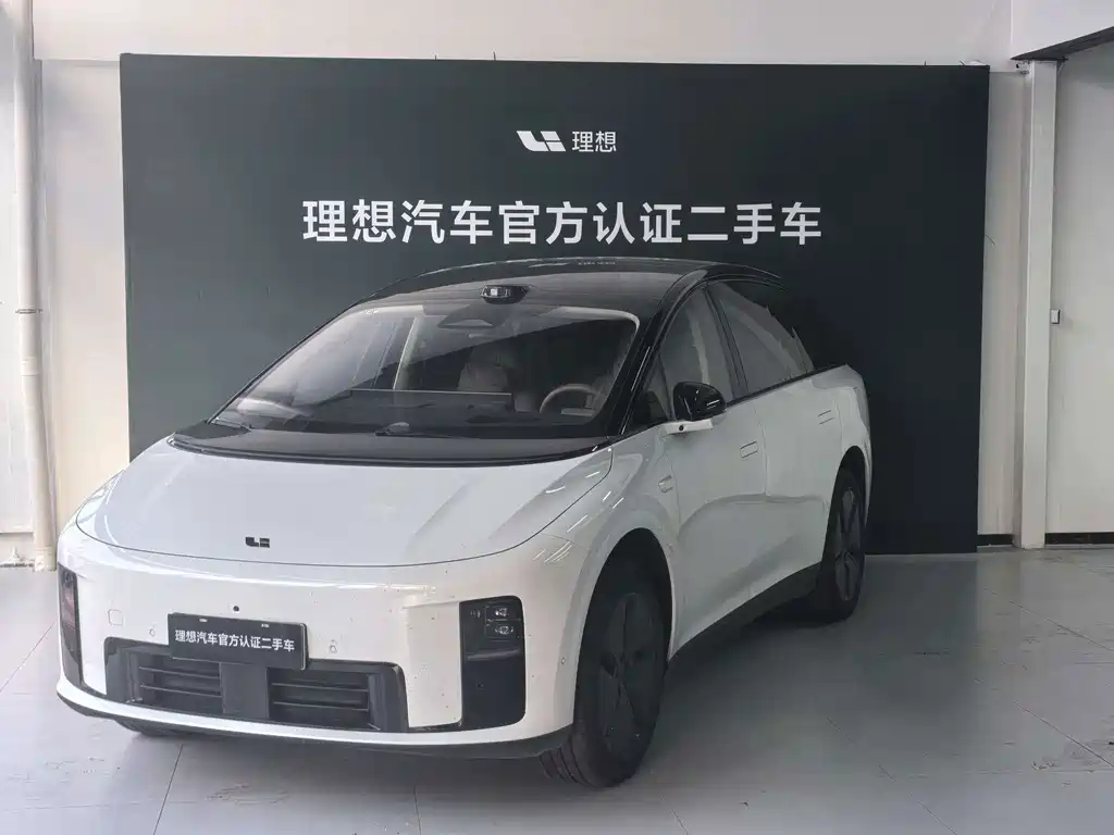 Li Auto Идеальный I8