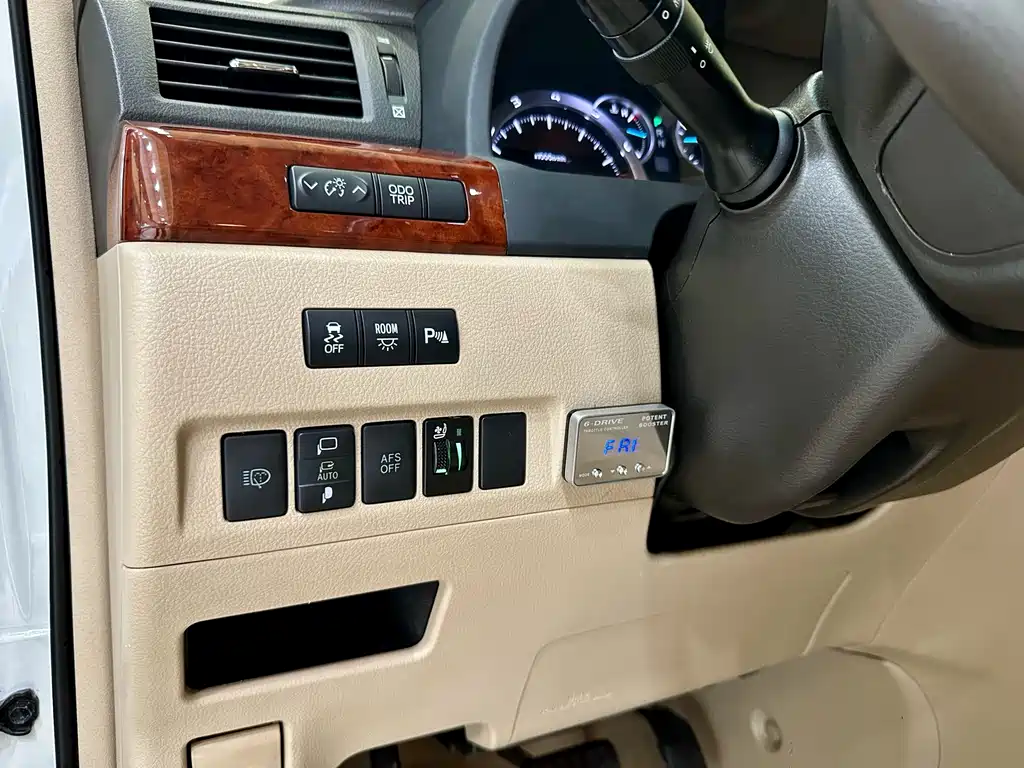 Toyota Alphard — миниатюра 18