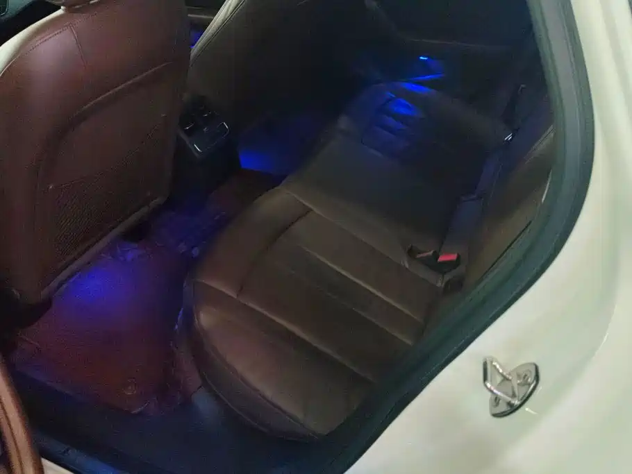 Audi A4L — миниатюра 10