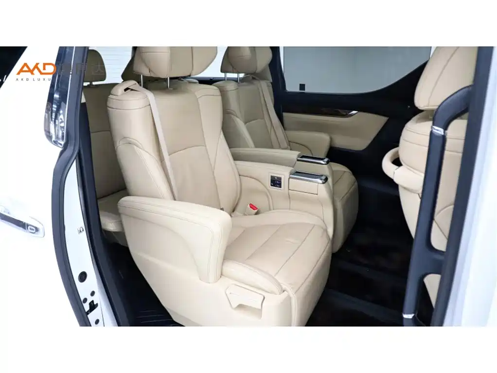 Toyota Alphard — миниатюра 8