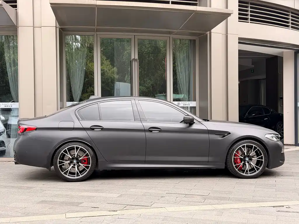 BMW M5 — миниатюра 5