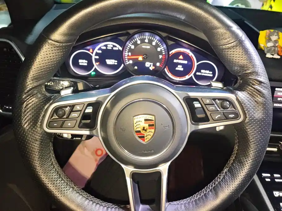 Porsche Cayenne — миниатюра 15