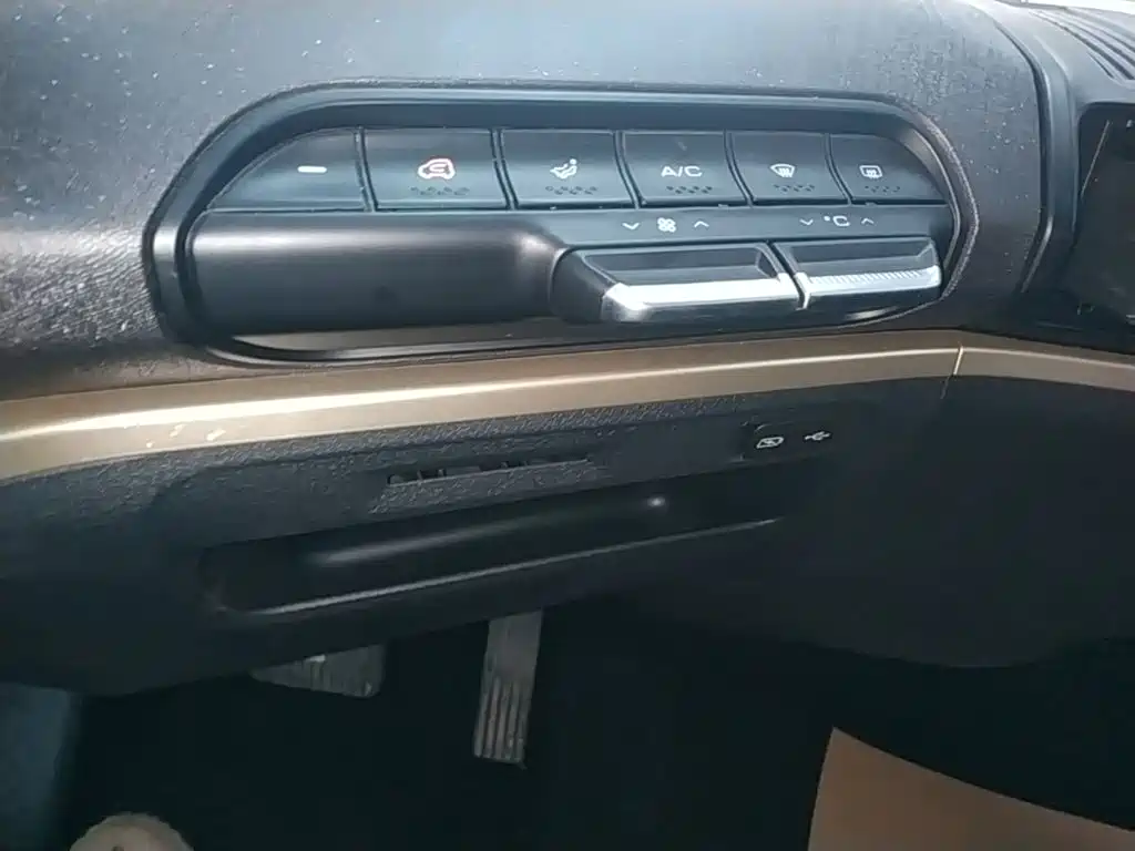 Baojun KiWi EV — миниатюра 13