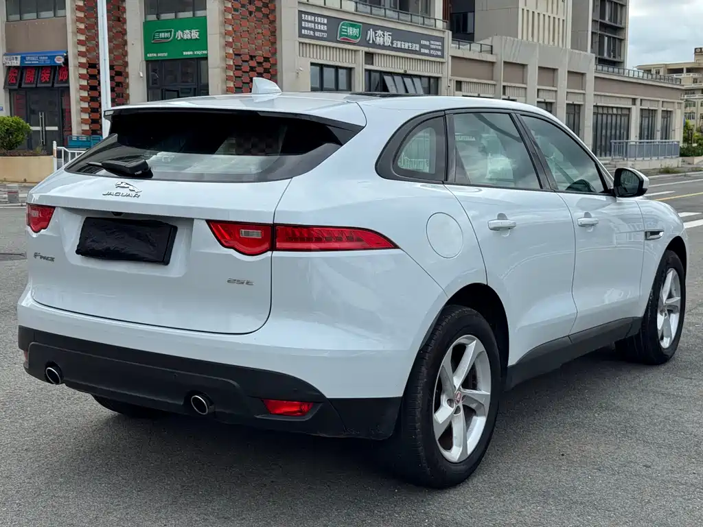 Jaguar F-PACE — миниатюра 9