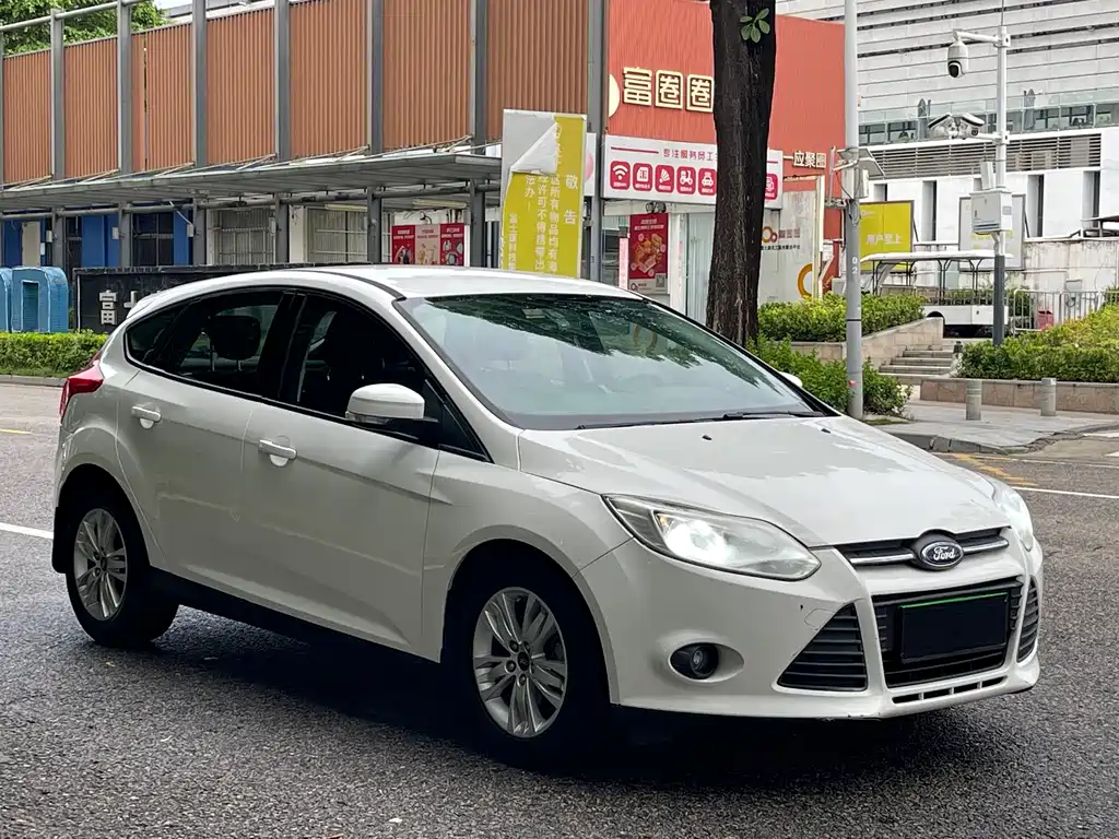 Ford Focus 2012 1.6L AT