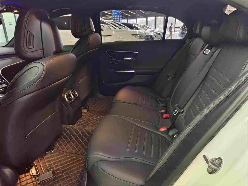 Mercedes-Benz C-Class — миниатюра 11
