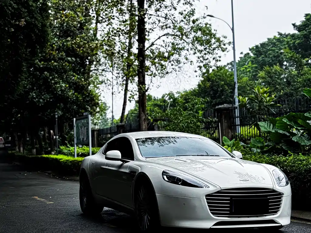 Aston Martin Rapide — миниатюра 2
