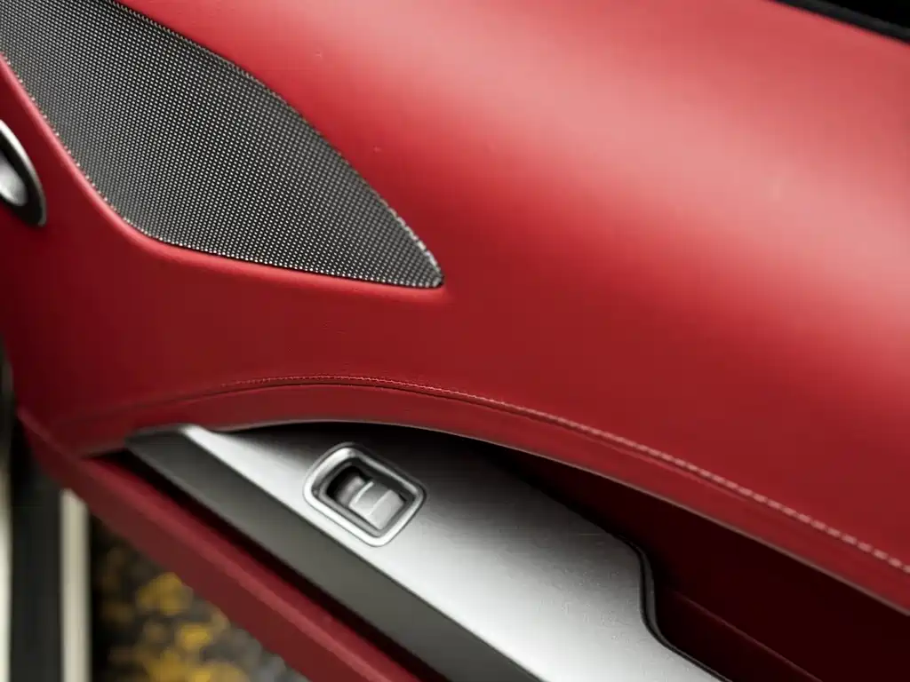Aston Martin Rapide — миниатюра 14