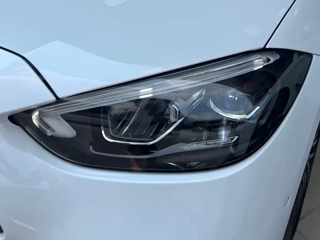 Mercedes-Benz C-Class — миниатюра 10