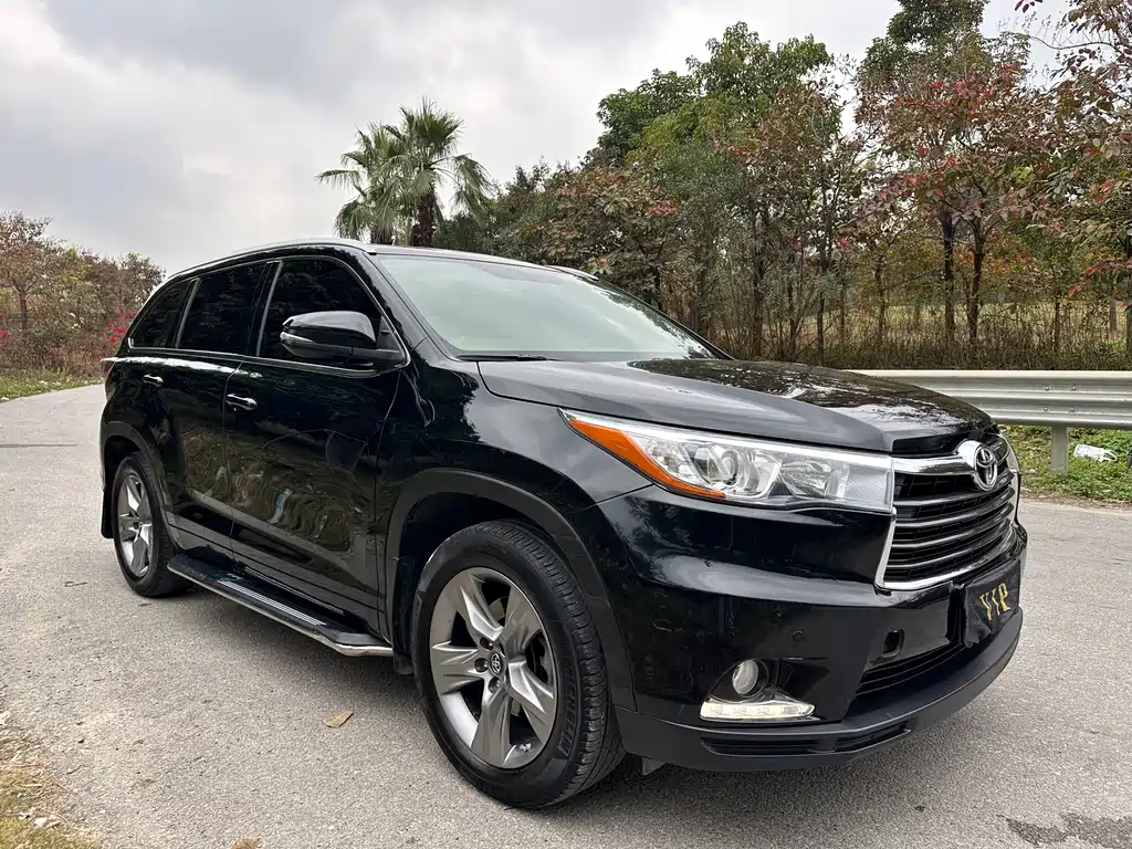 TOYOTA HIGHLANDER