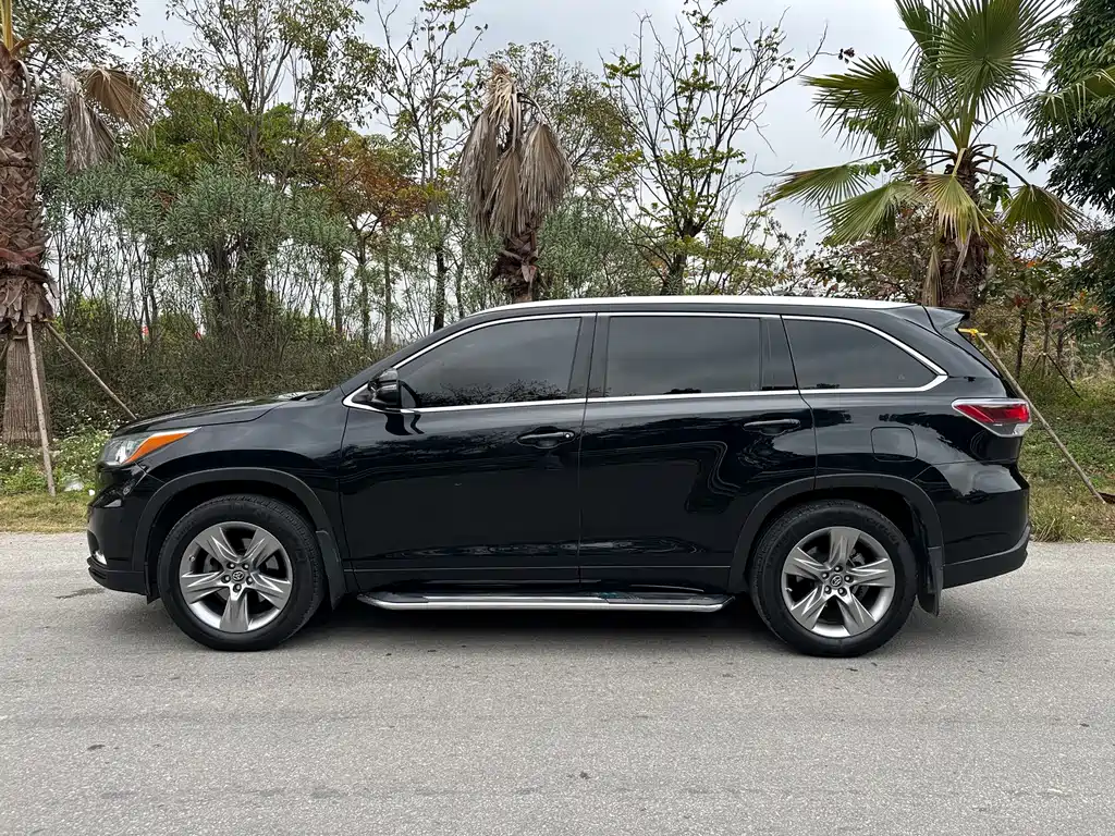 TOYOTA HIGHLANDER